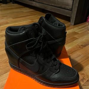 Women’s Nike Air Max 2016 Wedged Sneaker